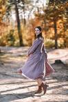 Класична лляна жіноча сукня із довгим рукавом та спідницею-полусонце