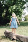 Блакитна дитяча сукня на запах