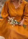 Лляна жіноча сукня з пишними рукавами та спідницею-полусонце
