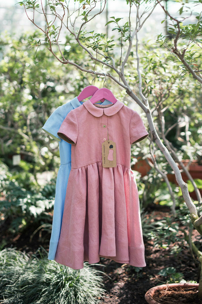 Рожева лляна  дитяча сукня з круглим комірцем та пишною спідницею