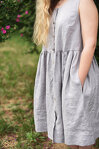 Блідо-сіра лляна жіноча сукня з карманами вільного крою
