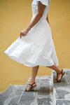 Біла лляна жіноча сукня зі спідницею-полусонце та рукавами-крильцями