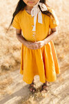 Гірчичне лляна дитяча сукня з коротким рукавом та пишною спідницею