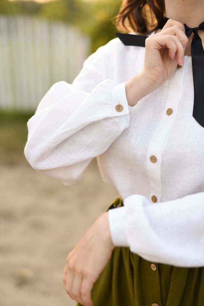 Біла лляна жіноча блуза